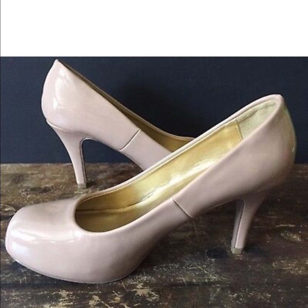 MOSSIMO Nude Shiny Patent Leather Pumps Heels Shoes Size 10